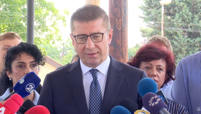 Премиерот Мицкоски на отворањето на новата спортска сала во ООУ „Круме Кепески“ во Кисела Вода