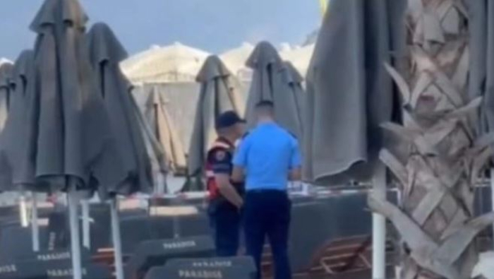 Французин пронајден мртов на лежалка во Ксамил, се сомнева дека бил избоден до смрт од албански државјанин