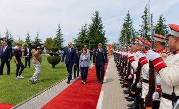 Одбележан Денот на Армијата во Охрид, потенцирана важноста во зачувување на државниот суверинитет, најавени нови инвестиции и нов колективен договор