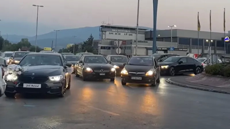 Сообраќаен хаос во Тетово: Печалбарите дојдоа, Касами вели градот нема полицајци за да работи пајак-службата