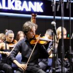 Класична вечер на плоштадот „Скендербег“: Младинскиот оркестар на Западен Балкан го заокружи културното лето во Чаир