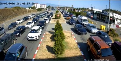ГРАНИЧНИ ПРЕМИНИ: На Табановце за влез во Македонија се чека околу половина час, исто како и на Богородица за излез кон Грција