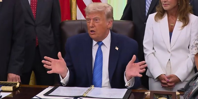 Трамп до Шеврон: Намалете ги цените на бензинот „веднаш“