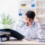 Прекувремената работа не е доказ за посветеност, туку тивок удар врз здравјето