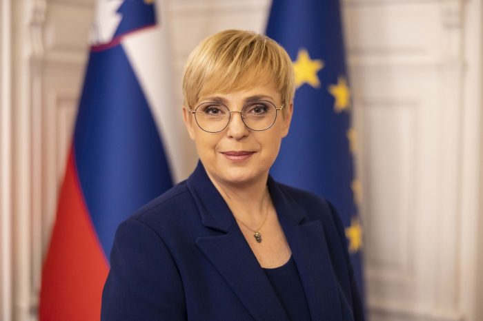 ПОВРЕДЕНА ПРЕТСЕДАТЕЛКАТА НА СЛОВЕНИЈА: Пирц Мусар доживеала сообраќајка во тунелот Кастелац, патувајќи во конвој со службени возила