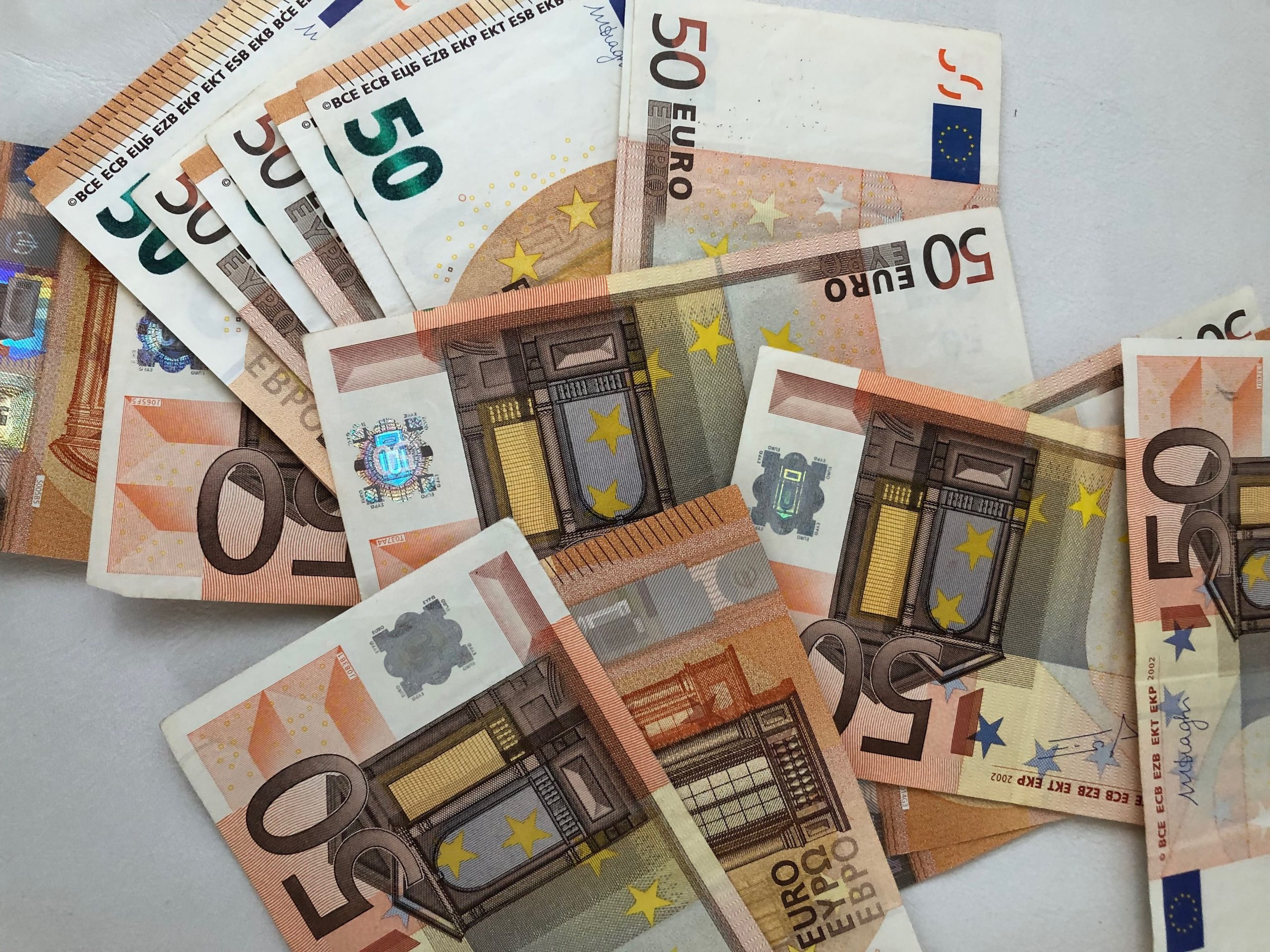 Кривична пријава за вработен во банка во Гевгелија, од сметки на двајца корисници присвоил околу 5 милиони денари и над 63 илјади евра
