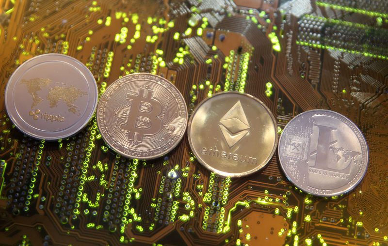 Криптопазарот во зелено: Биткоинот над 64.000 долари, Ethereum со раст од над 1%