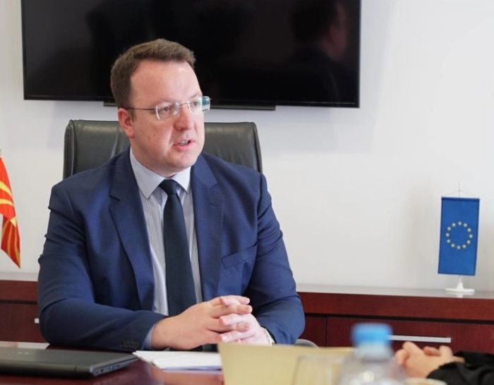 Николоски: Македонија самостојно го решава проблемот со транспортерите преку билатерални договори