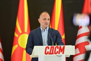 ВМРО-ДПМНЕ: Редно е Филипче да се прибере од одморот со Заев на јахта во Грција, предолгата изложеност на сонце му предизвика сончаница и очигледна дезориентираност