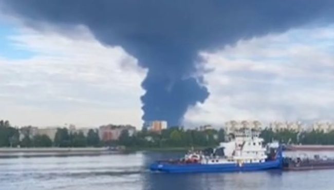 УКРАИНА ПОГОДИ ДВЕ ГОЛЕМИ РУСКИ РАФИНЕРИИ ОДДАЛЕЧЕНИ СТОТИЦИ КИЛОМЕТРИ ОД ГРАНИЦАТА