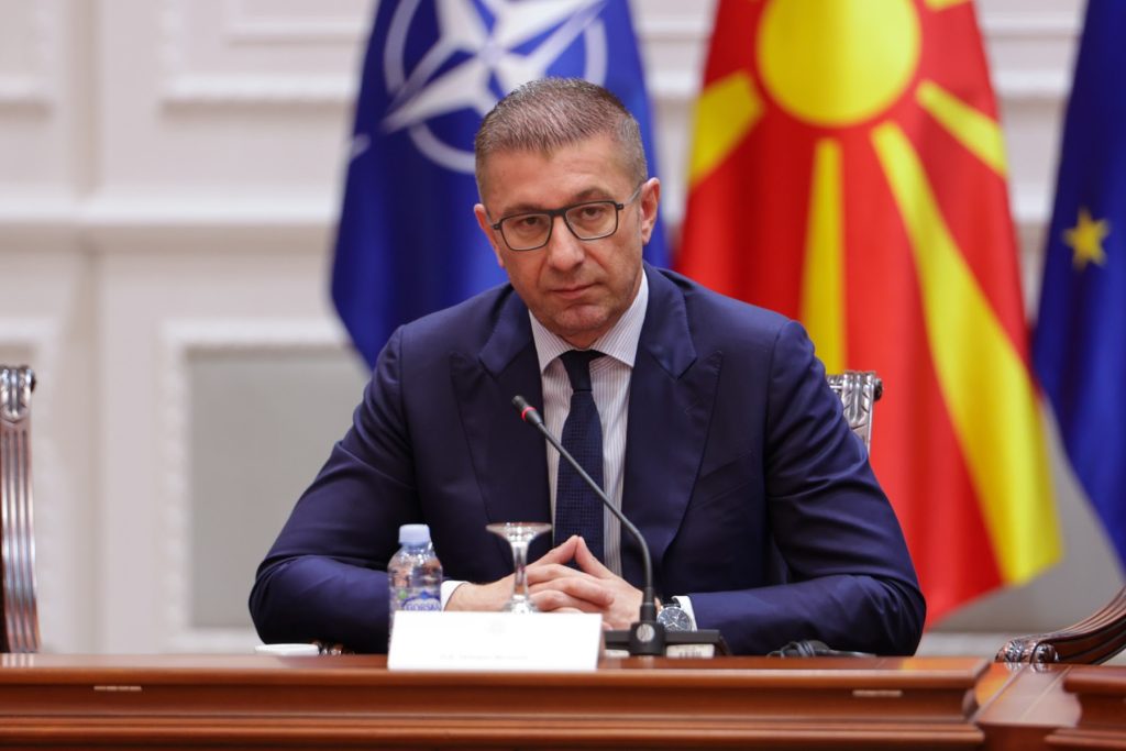 Не размислуваме за зголемување на цената на струјата, вели премиерот