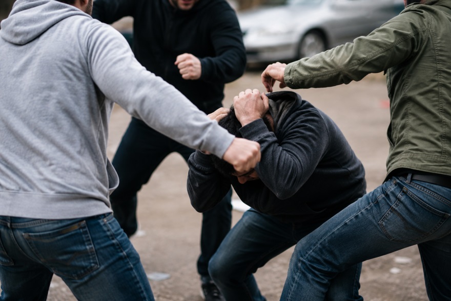 Тепачка меѓу две групи во Сингелиќ, во пресметката употребени кундак од пиштол и метален предмет