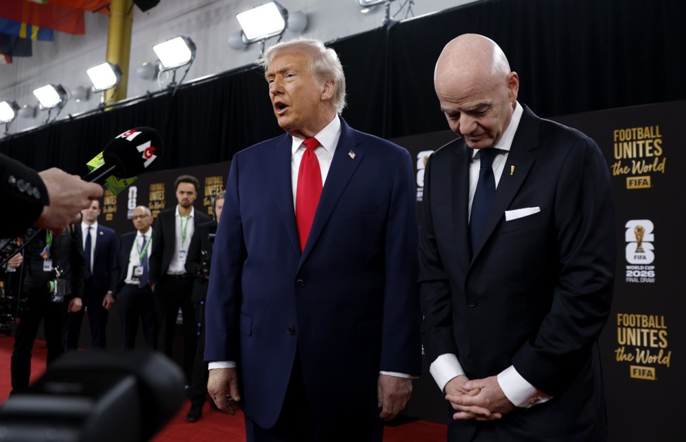 Трамп си го брани другарчето: Ќе се каете многу ако сега го избркате Инфантино!