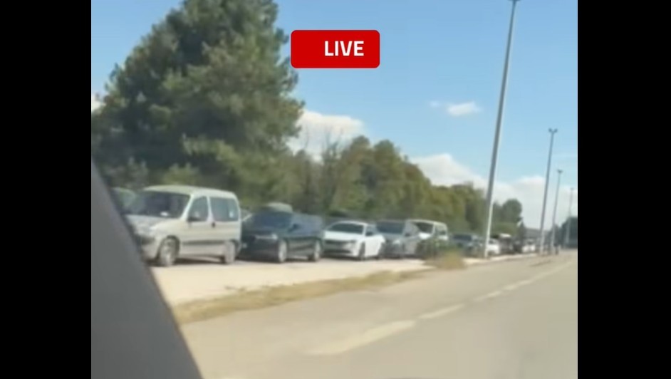 „До море и три часа се полесни… но при враќањето дома, секоја минута трае како вечност“: големи колони за излез од Грција