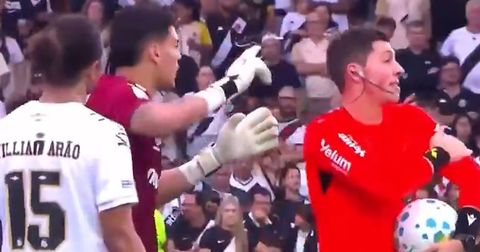 ВИДЕО: Голманот бараше лекарска помош, а Нејмар стана „жртва“ на новото правило!