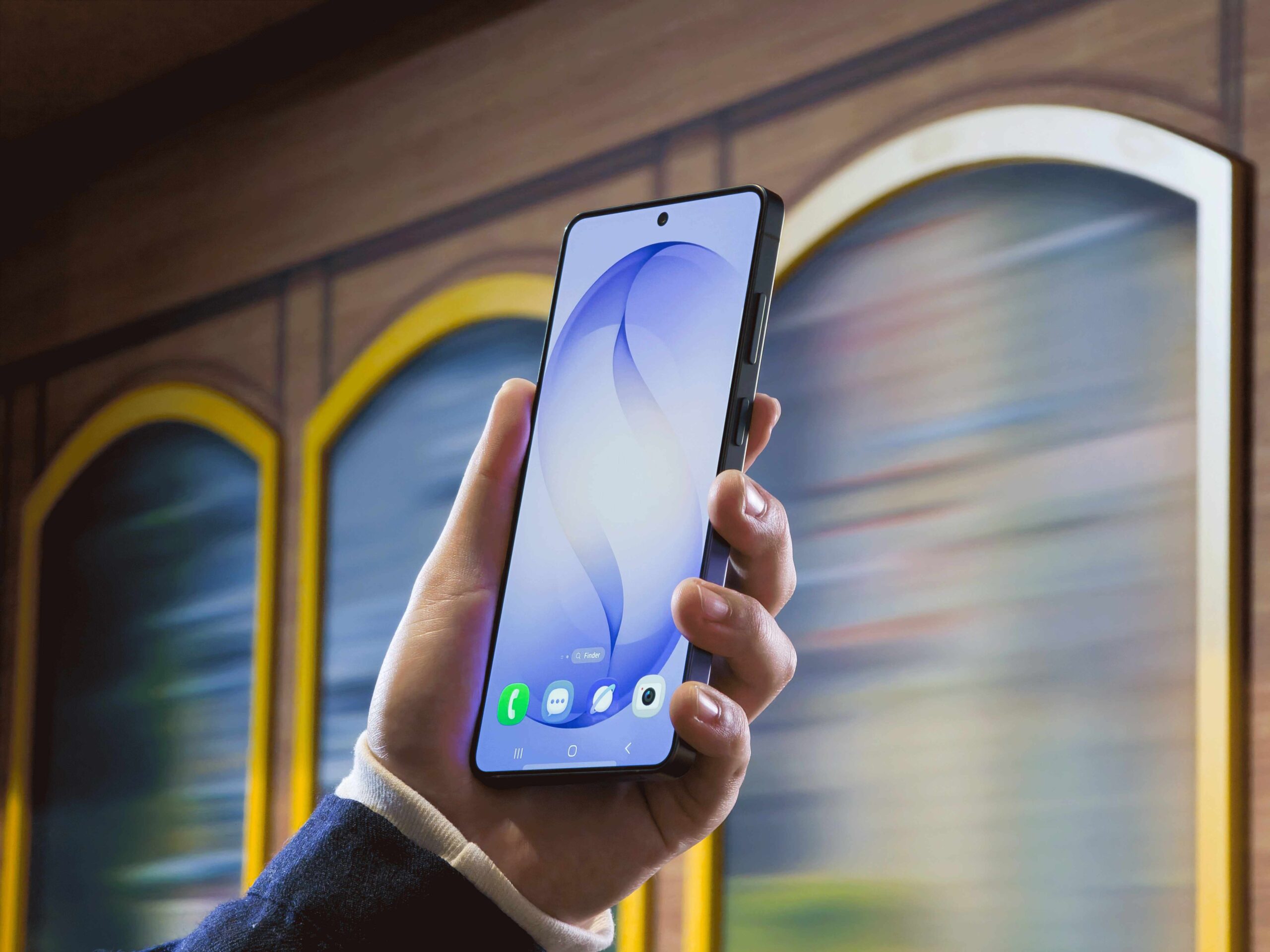 ЛЕТО НА ULTRA НИВО: Како до совршен ден на плажа со Galaxy S26 Ultra и Buds4 Pro