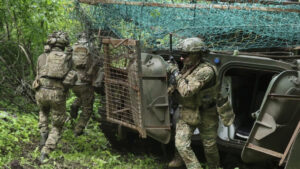 Украина: Пет лица се повредени во рускиот воздушен напад врз Павлоград