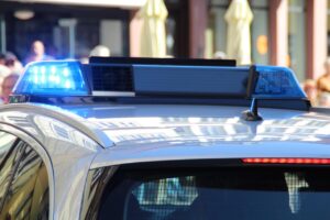 Возач удрил пешак во Скопје и избегал – полицијата го пронајде и го приведе 19-годишникот