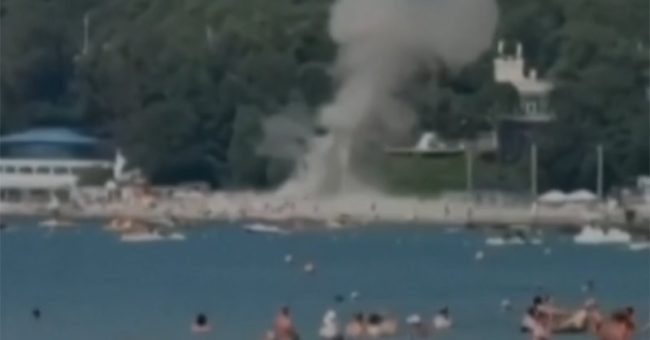 СЕДУМ ЗАГИНАТИ ОТКАКО ДРОН ЕКСПЛОДИРАШЕ НА ПЛАЖА ВО РУСИЈА