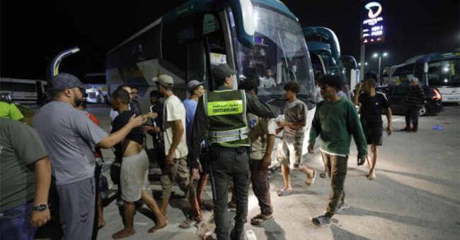НАЈМАЛКУ 67 ЗАГИНАТИ МИГРАНТИ ВО СЕУТА, ШПАНИЈА ПОСТАВУВА ПЛОВЕЧКИ БАРИЕРИ И БАРА ИТНА СЕДНИЦА ВО БРИСЕЛ
