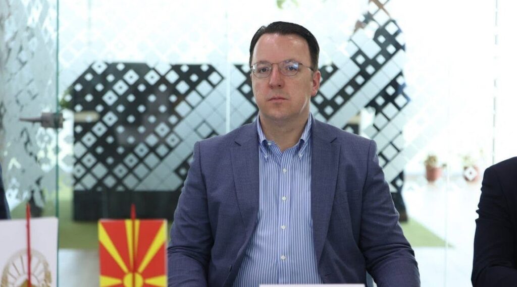 Николоски: Дијаспората сега има директна линија Женева-Скопје