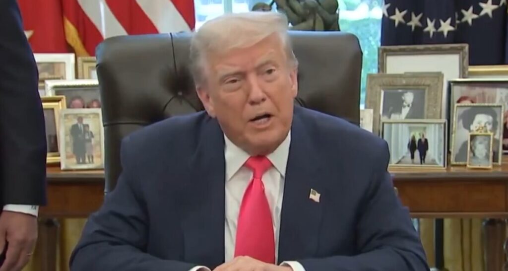 Доналд Трамп му се закани на Иран: „Имаат последна шанса пред да бидат обезглавени“