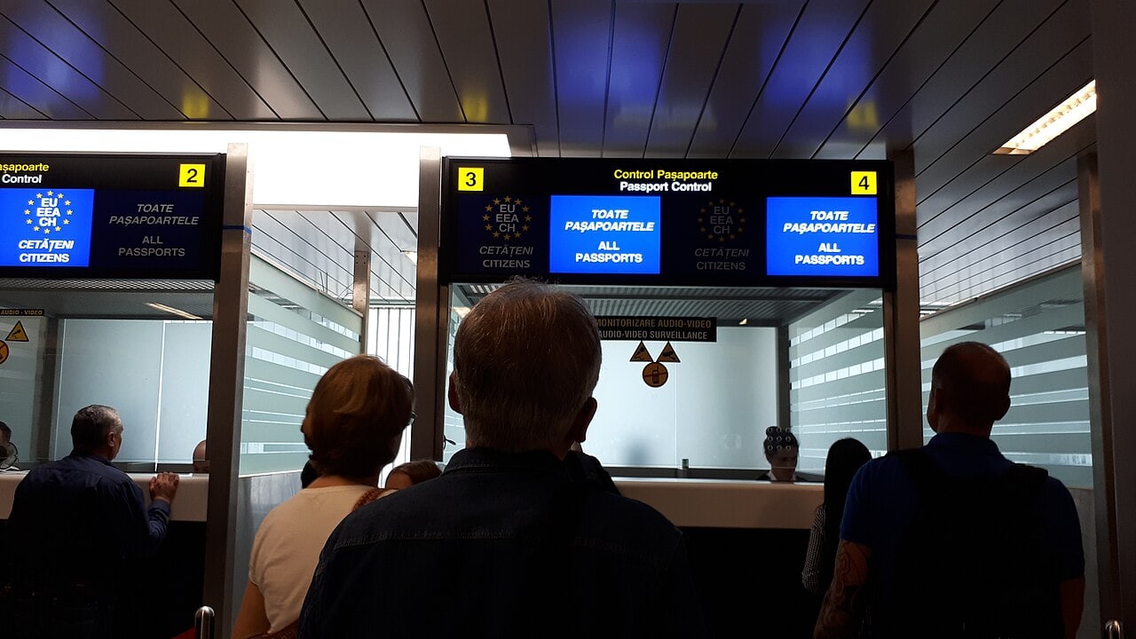 Шпанија ги проверува пасошите, националноста и визите на патниците што доаѓаат од Италија