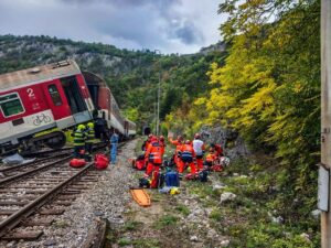 Најмалку 12 повредени во железничката несреќа во Хрватска