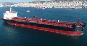 Нови тензии на Блискиот Исток: Погоден е брод во Ормутскиот теснец, нафтата одма поскапе