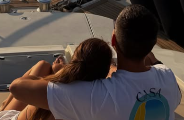 Девојката на Виктор Живојиновиќ привлече внимание со фотографии од летниот одмор