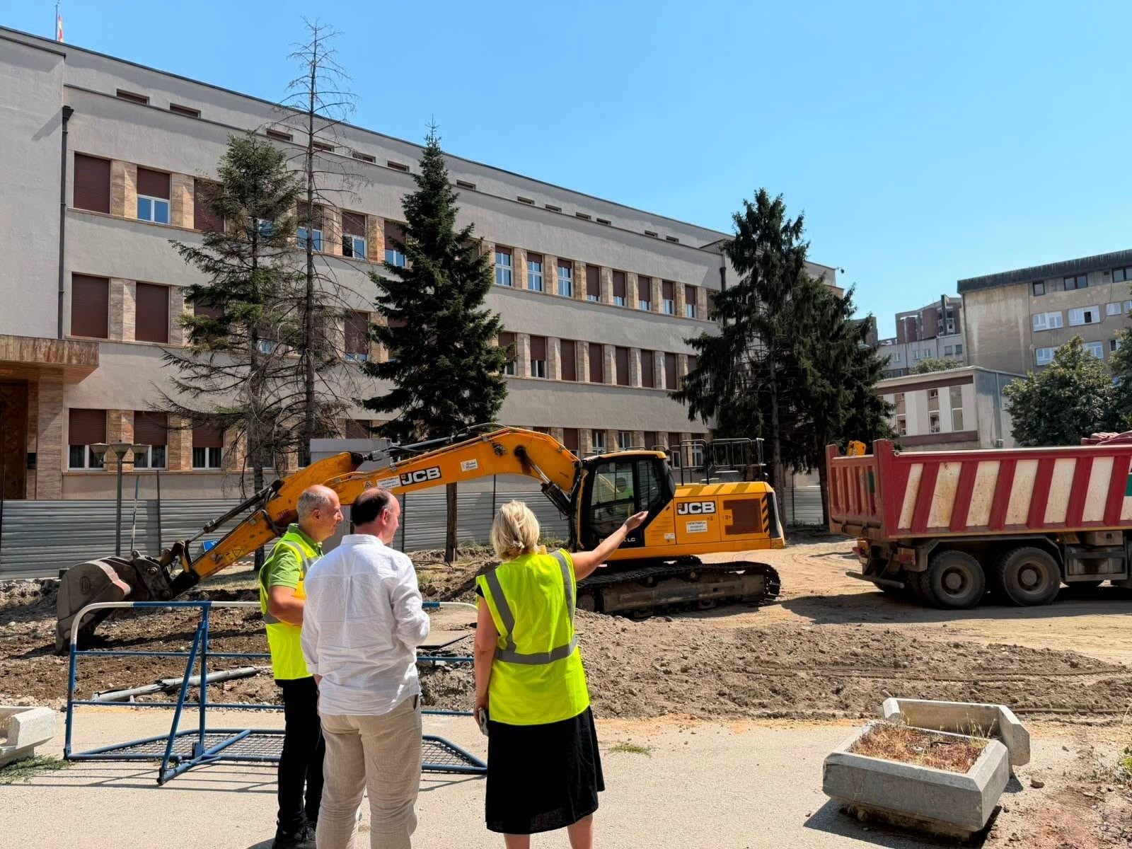 Се гради паркинг за пратениците кај Собранието