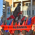 Знаме на етничките Албанци во Македонија или знаме на Република Албанија?