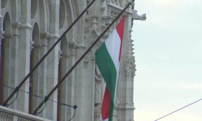 Унгарскиот парламент во вторник го избира шефот на државата, а кандидатот на Тиса сè уште не е познат