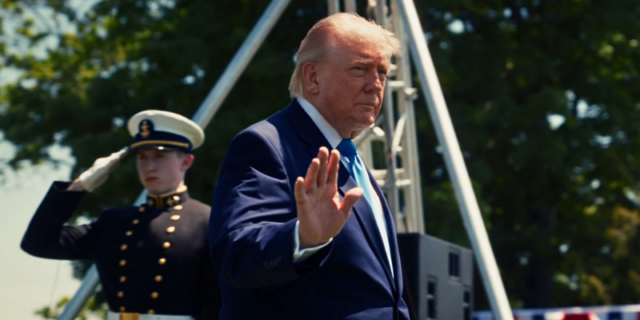 Врховниот суд ги поништи царините на Трамп, компаниите добија назад 100 милијарди долари