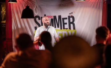 Смеа без кочници: „Црн хумор“ донесе вечер за паметење во Jazz Inn