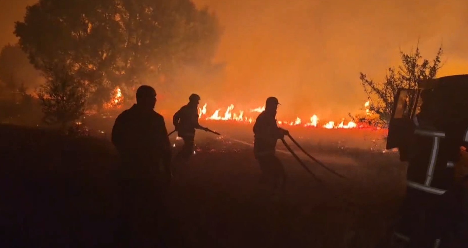 Пожарот во Мариово ќе гори со денови, ако ја премине Црна или патот ќе прерасне во најголем пожар во регионот
