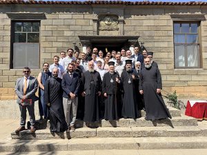 Македонски хор и играорци пееја и играа на македонски пред Вселенскиот патријарх и Албанскиот архиепископ