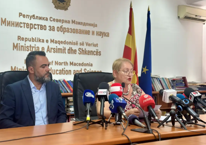 Од утре почнува новата учебна година – ќе има 433 паралелки помалку, а 148 училишни објекти остануваат празни