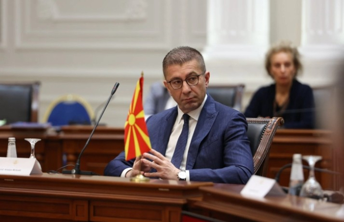 Премиерот Мицкоски во Дебар на доделување станови за социјално загрозени категории на граѓани
