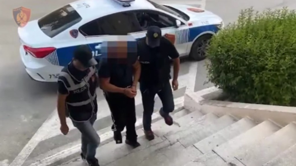 СЕ КРИЕЛ ВО БАГАЖНИК: Албанската полиција го уапси осомничениот по убиството на странски турист во Ксамил