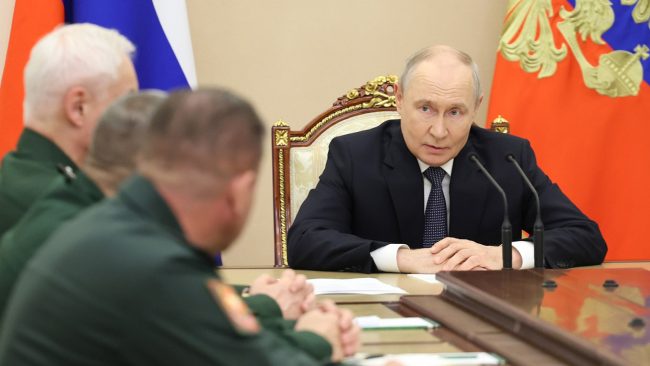 ПУТИН НАЗНАЧИ НОВИ ВОЕНИ КОМАНДАНТИ ЗА УКРАИНА И ФОРМИРАШЕ СИЛИ ЗА БЕСПИЛОТНИ ЛЕТАЛА