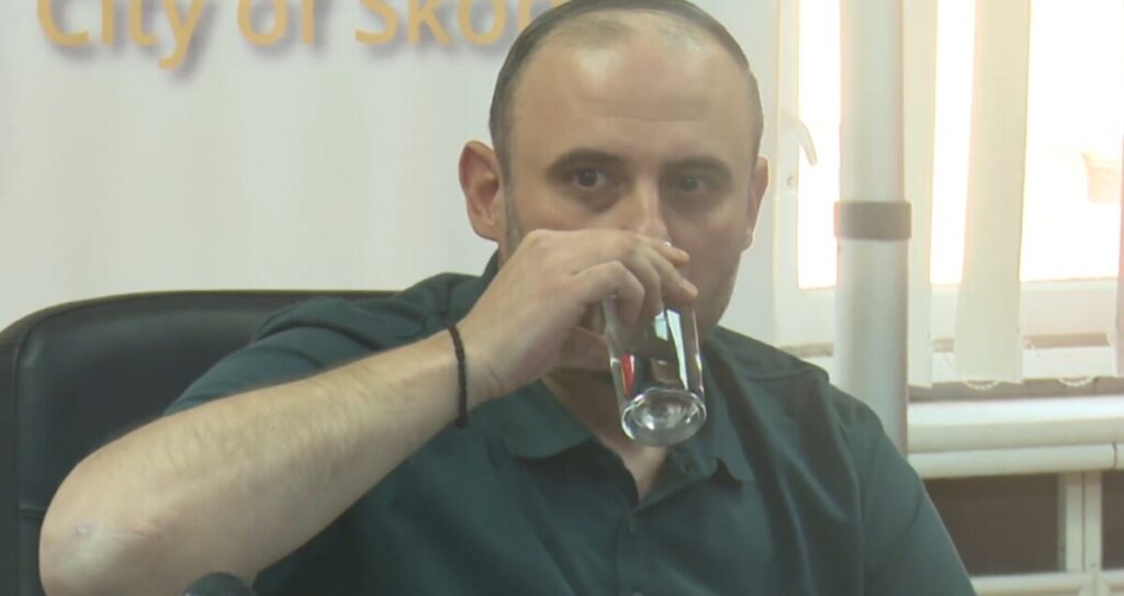„Водата во Скопје е безбедна за пиење“ – Институциите: Нема ризик од „ешерихија коли“