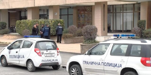 Малолетик нападнал полицаец во Скопје