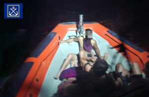 ВИДЕО: Во паника, од пожарот бегале во морето, спасувачите извлекле речи 200 луѓе