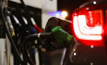 Дизелот поевтинува за осум, а бензините за четири денари по литар