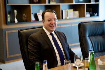 (ФОТО) Николоски на средба со претставници на „Корендон“ една од најголемите туристички групации во Европа: Постои потенцијал за нови инвестиции и развој на авиосообраќајот и туризмот