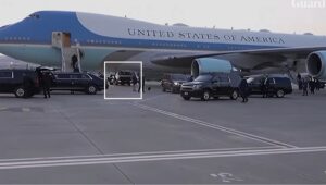 (РЕКОНСТРУКЦИЈА) Трамп ја призна замената, го префрлиле со камион за храна од еден во друг авион