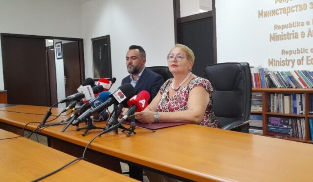 Јаневска: Општините треба да обезбедат превоз за учениците до првото најблиско училиште од селата каде ќе ги затвориме училиштата