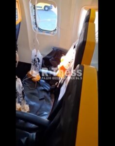 ВИДЕО: Делови од мотор го скршиле прозорецот на авионот на „Рајанер“ од кој ќе излеташе српскиот патник