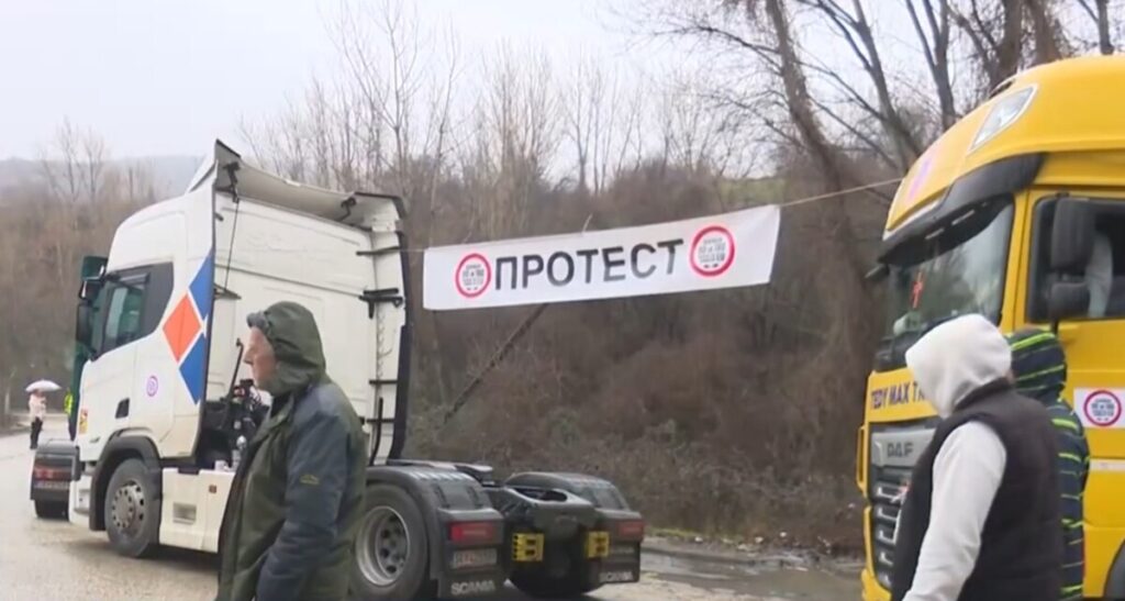 Николоски не се согласува со протести на превозниците: „Проблемот го решаваме билатерално, другите нека го решат како сакаат“